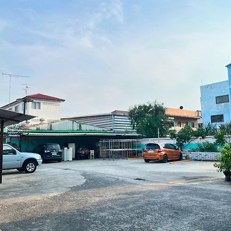 Pa Chalermchai Guesthouse Bangkok Exterior photo